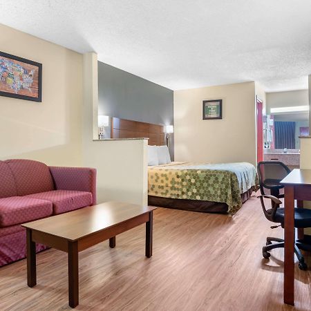 Econo Lodge Inn&Suites Forest Esterno foto