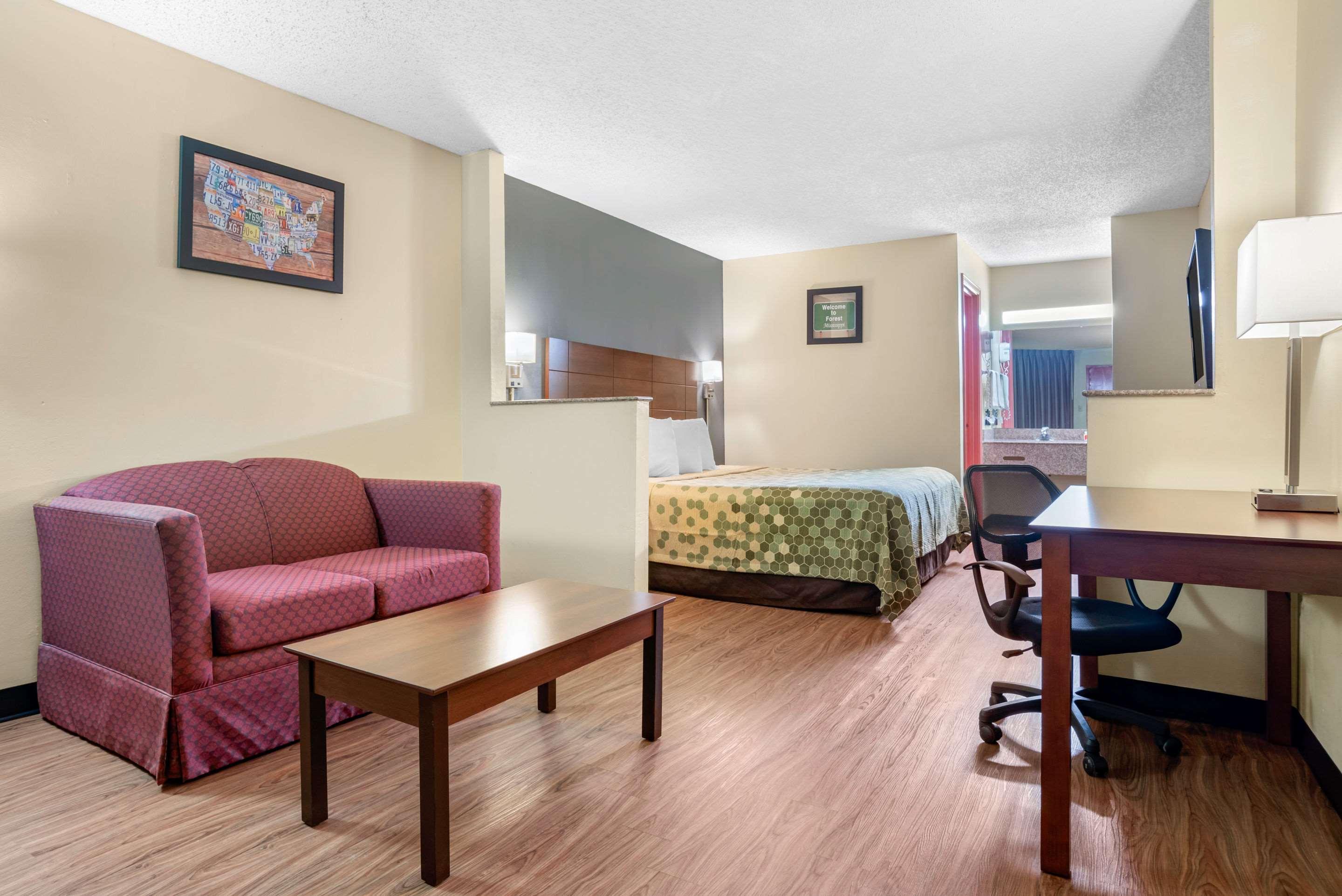 Econo Lodge Inn&Suites Forest Esterno foto