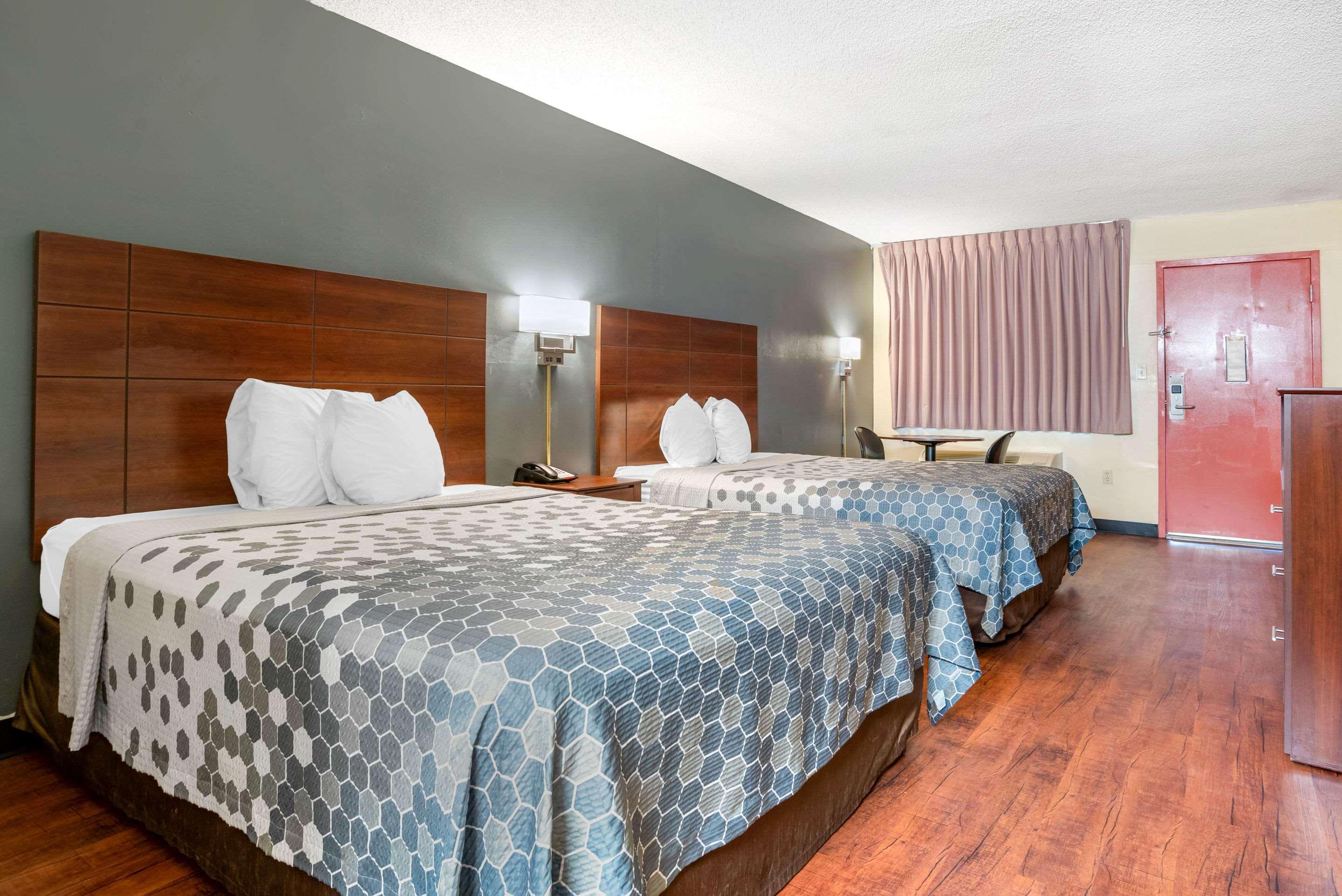 Econo Lodge Inn&Suites Forest Esterno foto