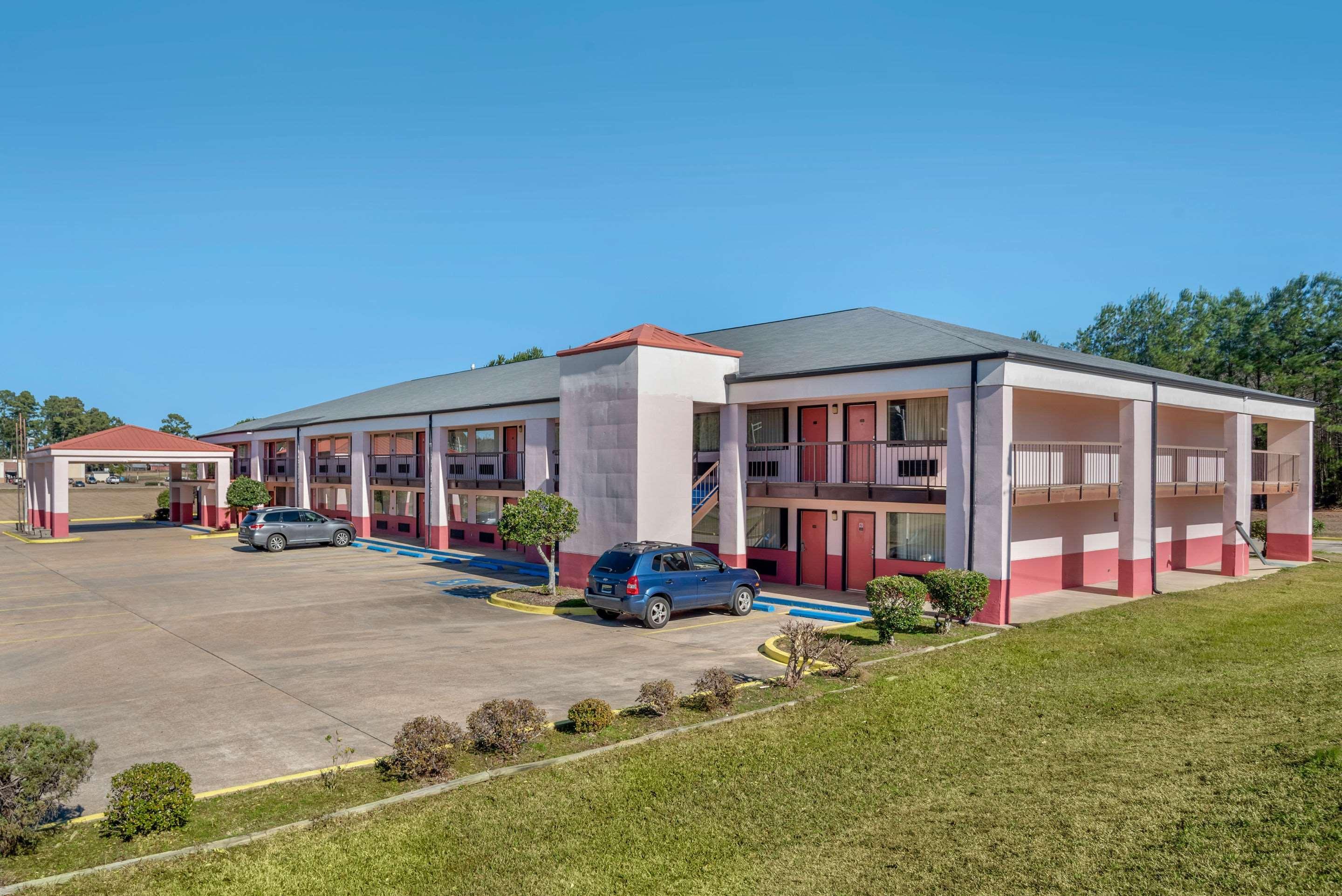 Econo Lodge Inn&Suites Forest Esterno foto