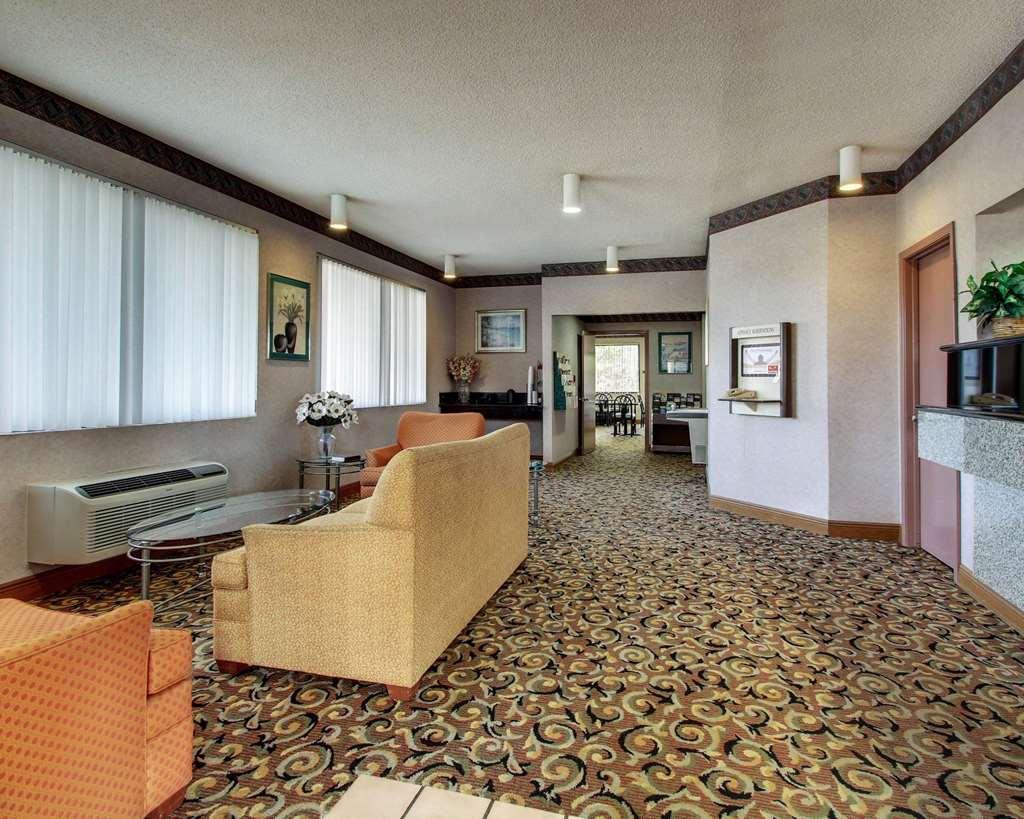 Econo Lodge Inn&Suites Forest Interno foto